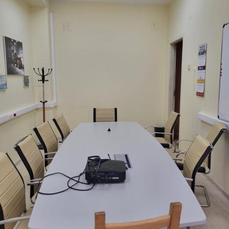 Вид переговорной комнаты