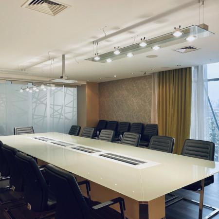 Вид переговорной комнаты