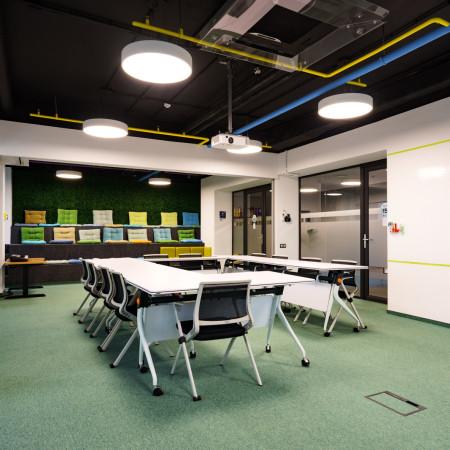 Вид переговорной комнаты