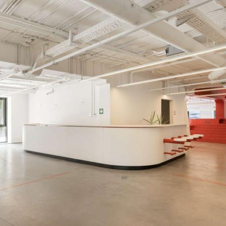 Вид ресепшн на этаже